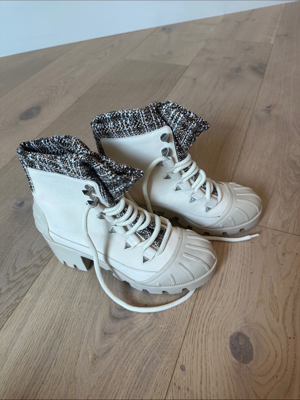 SCHUTZ Cream Lace-Up Chunky Ankle Boots with Knit Cuff